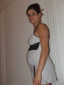 Pregnant Girl Shows Her Body To Her Friends x38x7rbg66azd.jpg