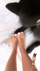 Greek celeb - Athina Oikonomakou Feet-77rcnd2kv6.jpg