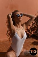 Saskia-Valentine-sunglasses-25-e7rd1842hf.jpg