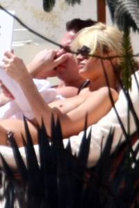 Paris Hilton nude US exhibitionist celebrityx7rdg9h5ul.jpg