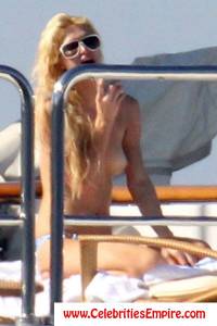Paris Hilton nude US exhibitionist celebrity f7rdg76jlr
