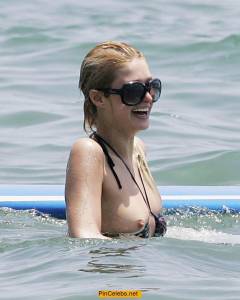Paris Hilton nude US exhibitionist celebrity-g7rdg6mnam.jpg