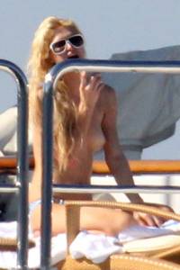 Paris Hilton nude US exhibitionist celebritym7rdg92pz7.jpg