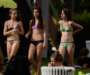 Voyeur Spying College Bikini Teens In Park07rf8rhx2n.jpg