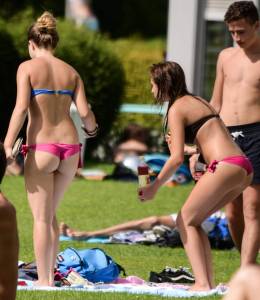 Voyeur Spying College Bikini Teens In Park-c7rf8qi0e1.jpg