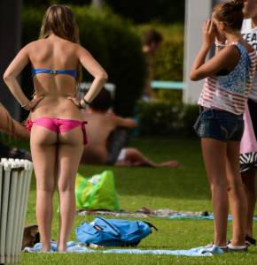 Voyeur Spying College Bikini Teens In Park-y7rf8r6bfm.jpg