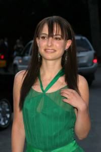 Natalie-Portman-Green-Dress-Nipple-Tease-o7rfnkb16y.jpg