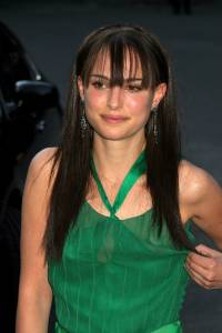 Natalie-Portman-Green-Dress-Nipple-Tease-u7rfnkepsz.jpg