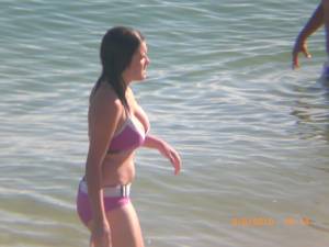 Spying Women On The Beach r7rfw4eh7j