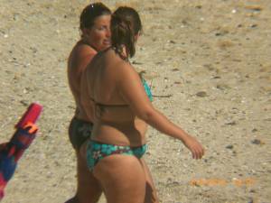 Spying Women On The Beach p7rfw2trgk