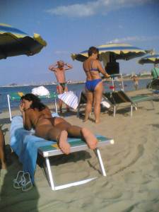 Italiana Mom On The Beach57rfv52par.jpg