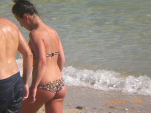 Spying-Women-On-The-Beach-67rfw2wvnx.jpg