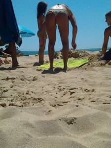 Italian Teens Voyeur Spy On The Beach-j7rfv2skfa.jpg