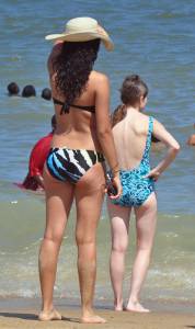 Italian Teens Voyeur Spy On The Beach-c7rfv3m1q7.jpg