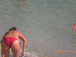 Spying Women On The Beachj7rfw20iyw.jpg
