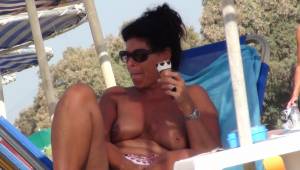 Beach lady topless x12y7rfvbxxxi.jpg