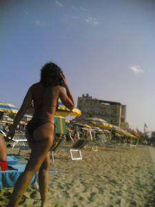 Italiana Mom On The Beachd7rfv5kz0v.jpg