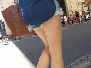 Sexy Italian Girls At Rome Voyeurf7rfw0x0lj.jpg