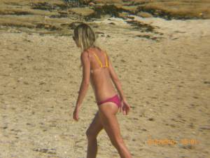 Spying-Women-On-The-Beach-07rfw2fsgd.jpg
