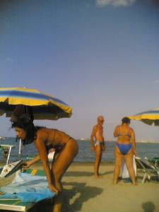Italiana Mom On The Beach57rfv5oad0.jpg