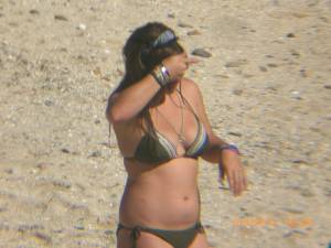 Spying Women On The Beach-b7rfw1vhri.jpg