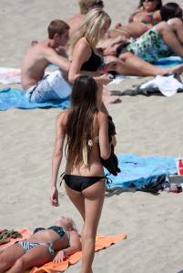 Italian Teens Voyeur Spy On The Beach-j7rfv0pfey.jpg