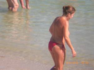 Spying Women On The Beach o7rfw24flt