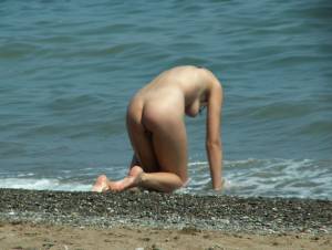 Girls Nude On The Beacho7rgimkaxk.jpg
