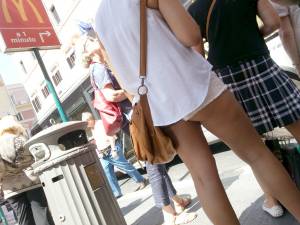 Spying Italian Girls In Shorts Candids Voyeur Spyz7rg8dsriq.jpg