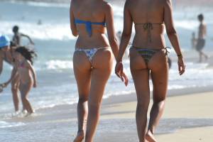  3 Girls walking Hot Asses in bikinis-u7rgju7jix.jpg