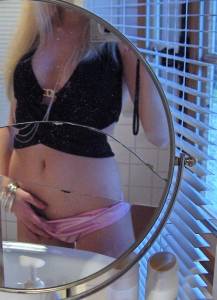 Sexy Blonde shows her Hot Body-u7rglav7ym.jpg