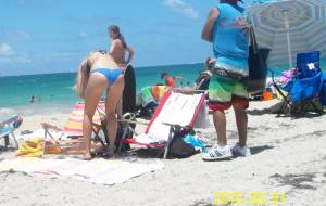Spying sexy beach teens-y7rgjp1iv4.jpg