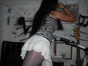 Amateur Girl Teasing With No Underwear (50 Pics)f7rgkmfmfw.jpg