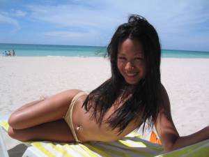 Asian-Girl-on-Holiday-Topless-pics-57rgq4k5xm.jpg