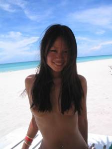 Asian Girl on Holiday - Topless pics-77rgq5a1y5.jpg