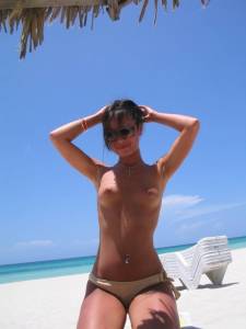 Asian Girl on Holiday - Topless pics27rgq5kpl0.jpg