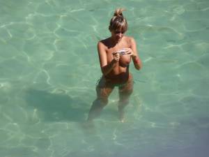 Topless beach girl spy-l7rh6bguor.jpg