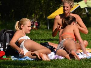Spying Teen Girls In The Park Voyeur Candid-q7ri8ssp33.jpg
