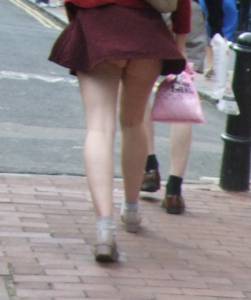 Short Skirt + Windy Day = Quick Flashh7ri8rl6y1.jpg