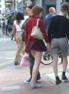 Short Skirt + Windy Day = Quick Flash-t7ri8ro3r6.jpg