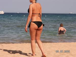 Beach-Babes-Spying-02-17ritep1dg.jpg