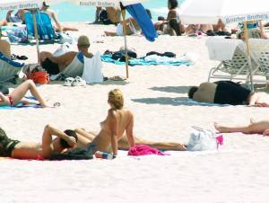 South Beach Topless Babe-s7rit755n5.jpg