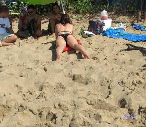 Beach Babes Spying 02y7rithcfwp.jpg