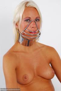 MB 020 - Natalie - Muzzled And Piped (2009-09-27)y7r1atkevd.jpg