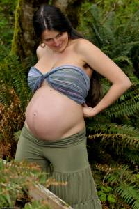 Alexia Pregnant 05-s7rk04b1tr.jpg