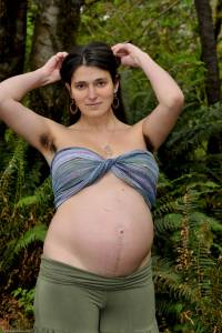 Alexia-Pregnant-05-l7rk03lfzv.jpg