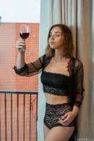 Oxana Chic red wine glass - May 2e7saq4okrb.jpg