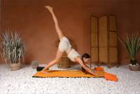 MPLStudios.com_24.03.15.Mariana.Yoga.Stretching_1 i7sdf7bhz4