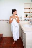 Vanessa Shy bathtub - July 25 n7sihi6c2i