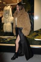 Cara Delevingne The NY Burberry Flagship Store reopening - Oct 16 o7s6re6rhk